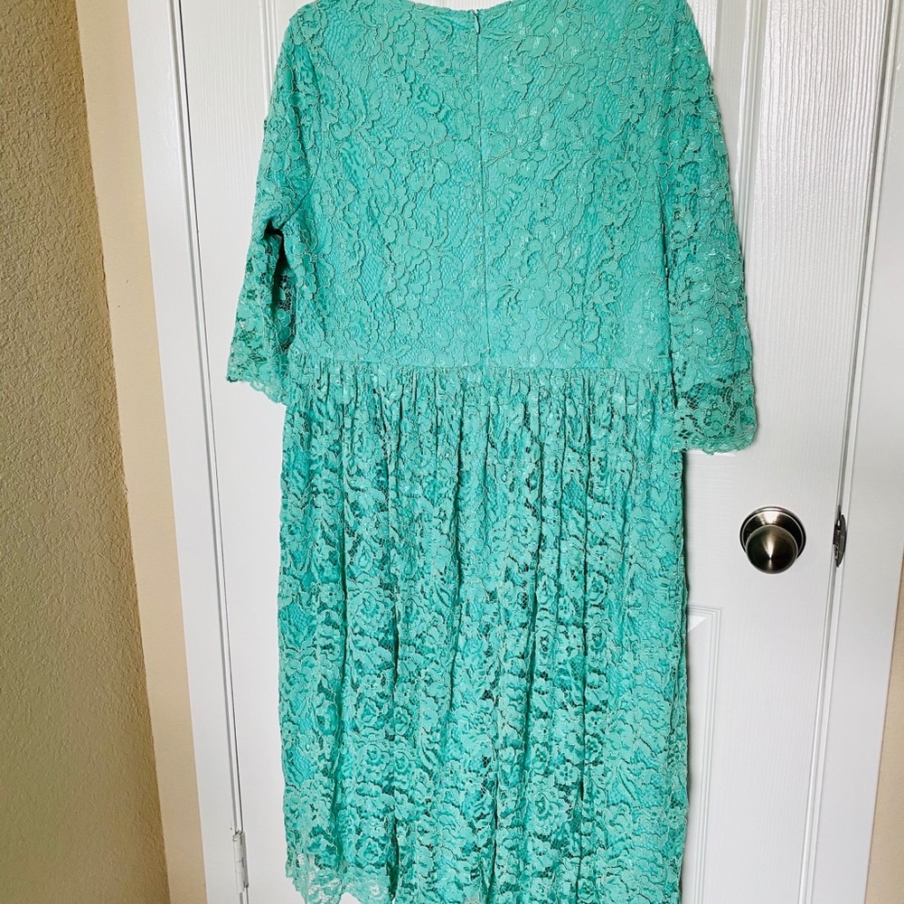 SOLD! Jewell’s A Night In Paris Lace Dress - Picture 4 of 6